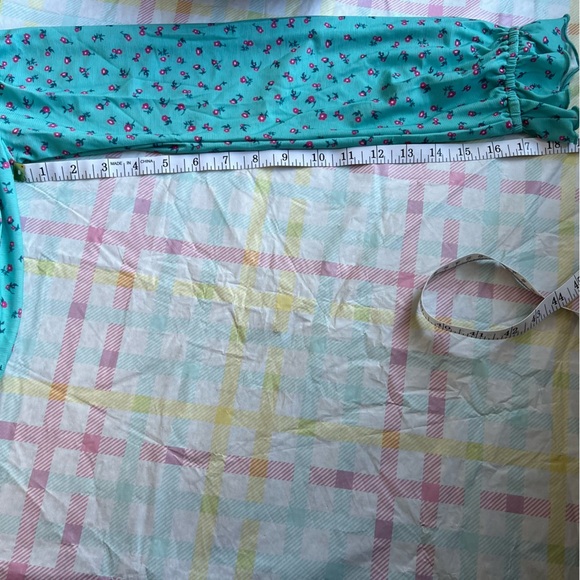 Guess
Guess long sleeve crop top floral pattern. Size L - Picture 2 of 12